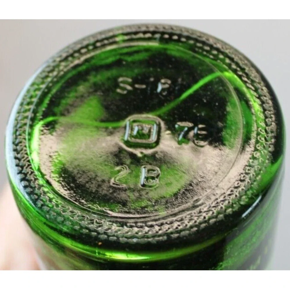 VTG 7 Up Rare Red Dot‎ Bottle 1975 Still Sealed Green Glass